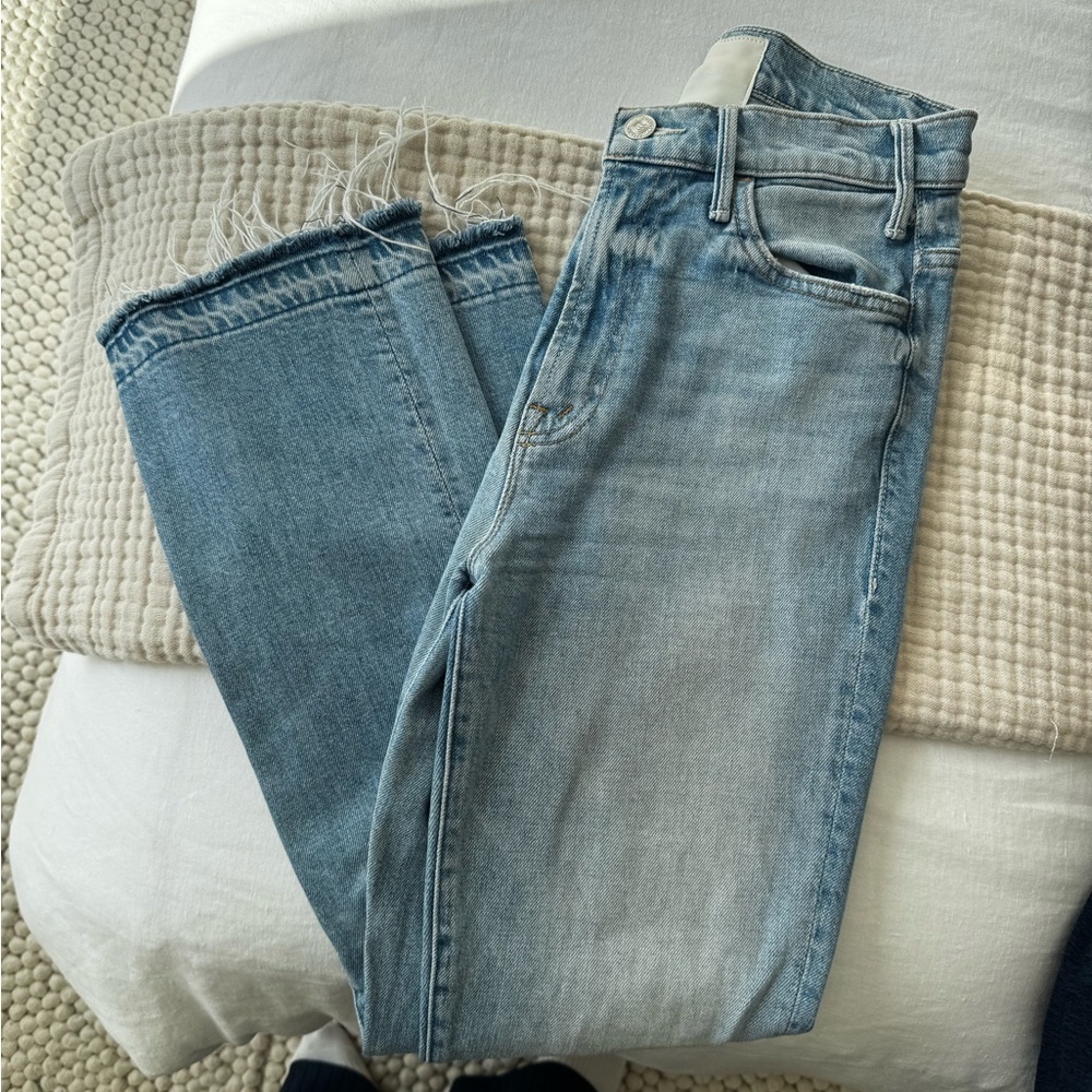 MOTHER - The Hustler Undone Hem Ankle Jeans
Wash - On My Fleet
Size - 25
